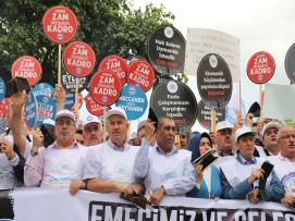 Memur-Sen’den Bakanlık Önünde “Cüzdanlı” Eylem