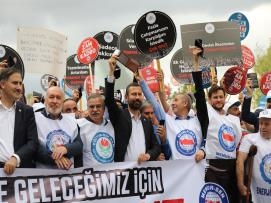 Memur-Sen’den Bakanlık Önünde “Cüzdanlı” Eylem