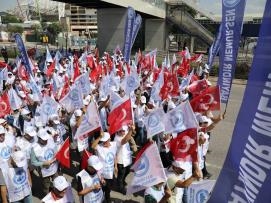 On Binler Anadolu Meydanı’nda Yeni Teklif İçin Haykırdı