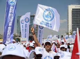 On Binler Anadolu Meydanı’nda Yeni Teklif İçin Haykırdı
