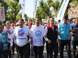 On Binler Anadolu Meydanı’nda Yeni Teklif İçin Haykırdı